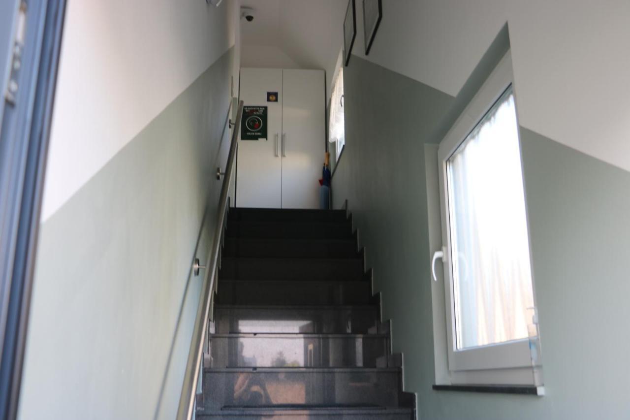 Rooms In Duesseldorf Near The Airport/Fair Екстер'єр фото